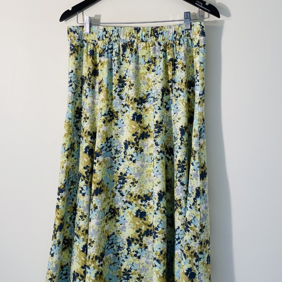 Chartreuse green and lilac floral flared skirt - Picture 4 of 5
